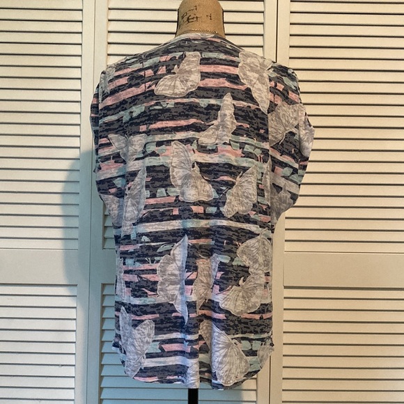 Coral Bay Light Weight T-Shirt - PXL - GUC - Picture 5 of 11